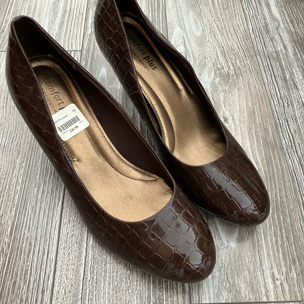 🌸 Predictions Comfort Plus Brown Croc-Embossed Round-Toe Heels